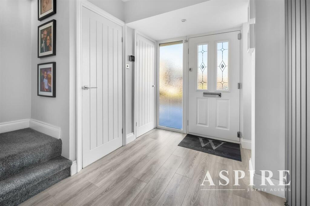 Aspire Estate Agents ss812.jpg