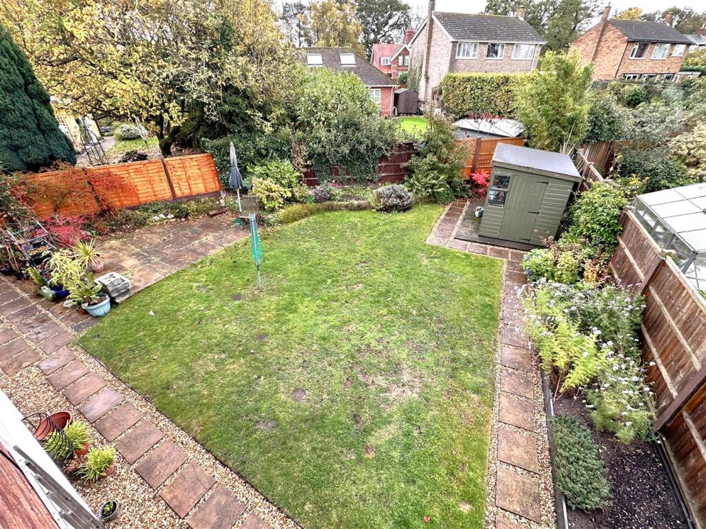 Well-Appointed Rear Garden 881