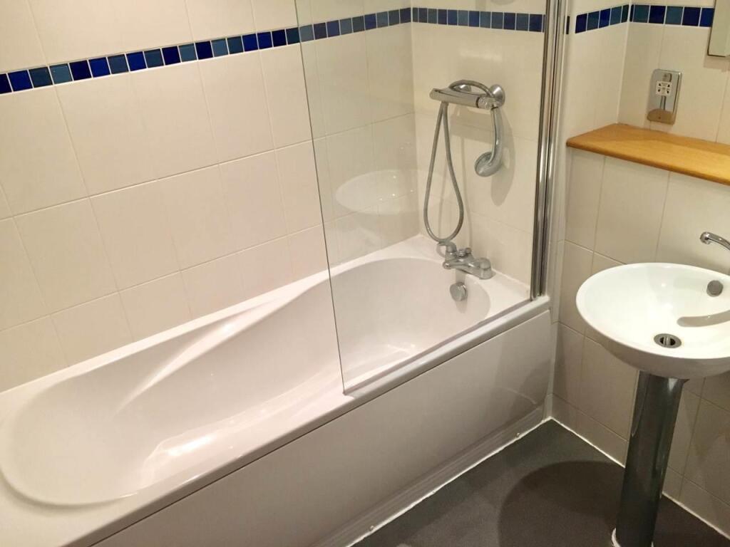 Ensuite2.jpg
