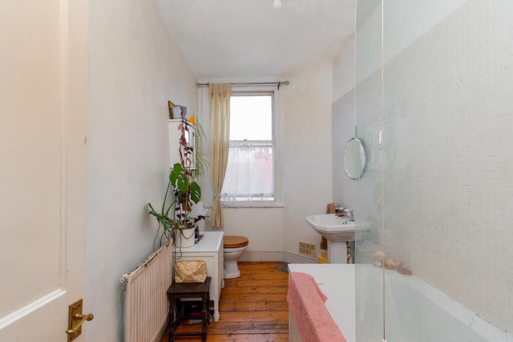 1B0RMR - Bathroom C.jpg