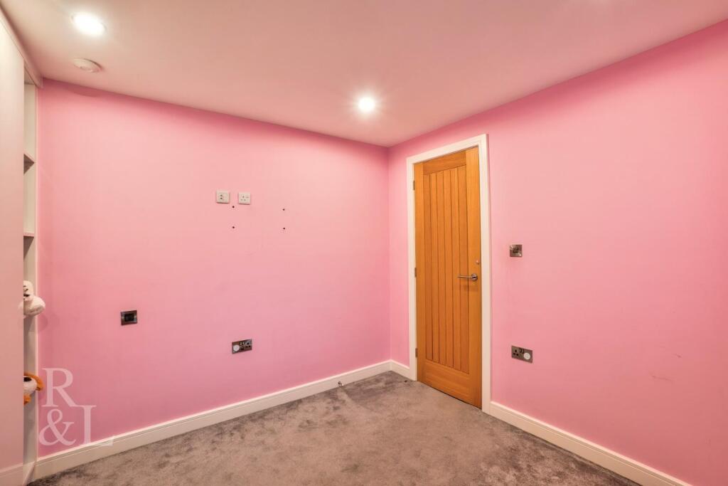 30 Carsington Crescent (4).jpg