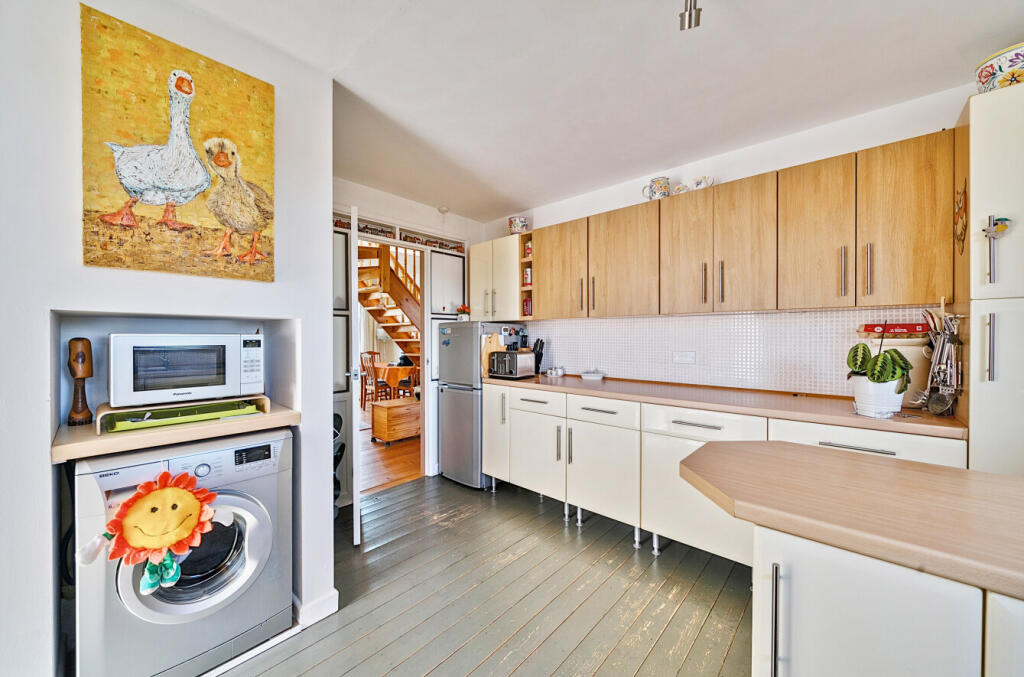 42-6823a17f463da-...