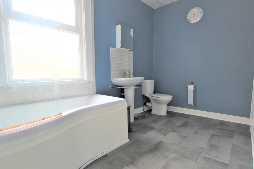 bathroom of 4 bed 