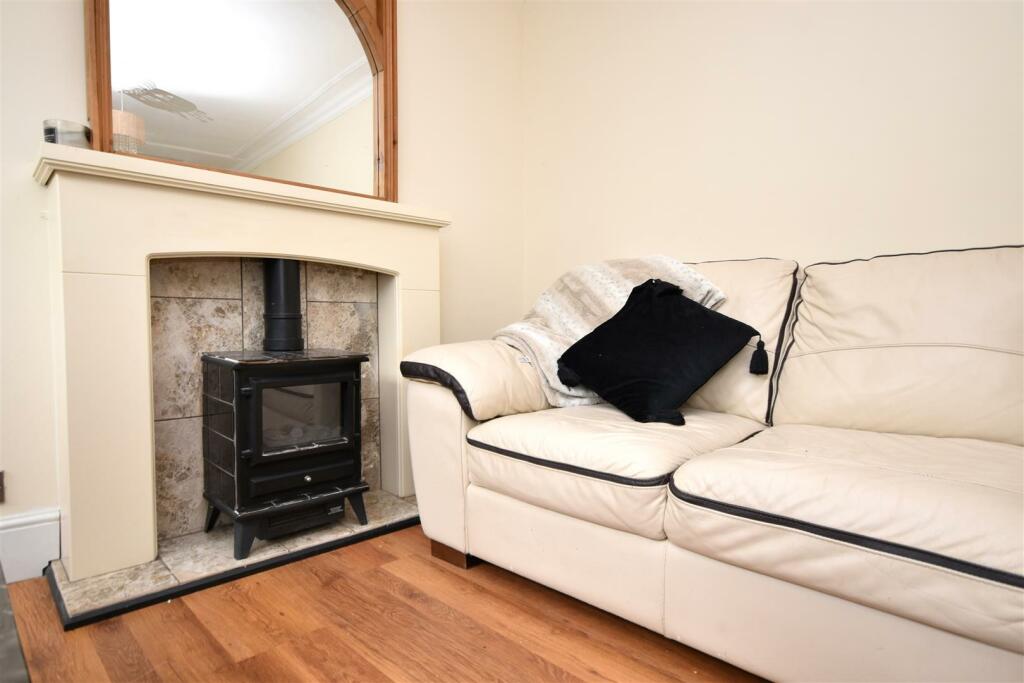 Open Plan Breakfast Kitchen to Living Area