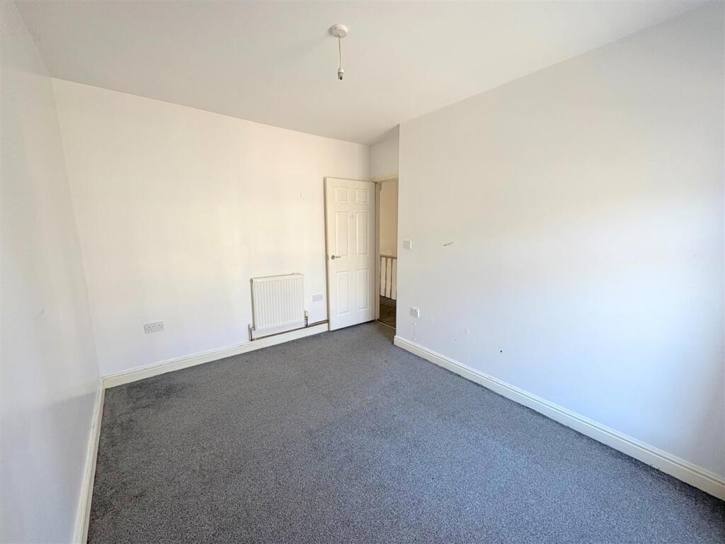 Bedroom 1b.jpg