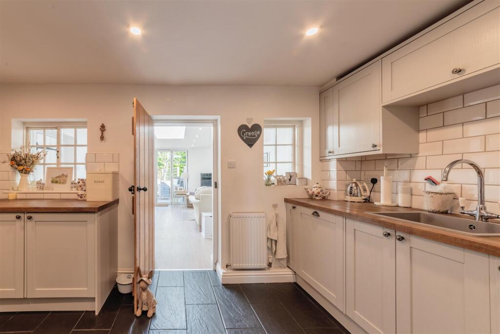 Bumblebee Cottage-20.jpg