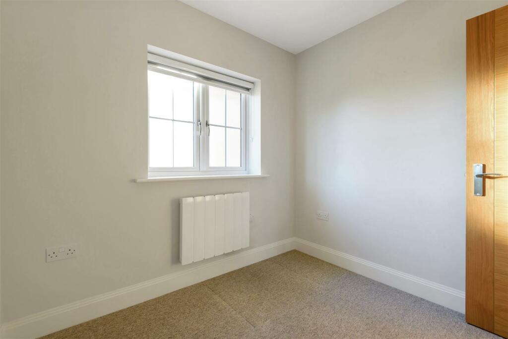 Bedroom 2 Study.JPG