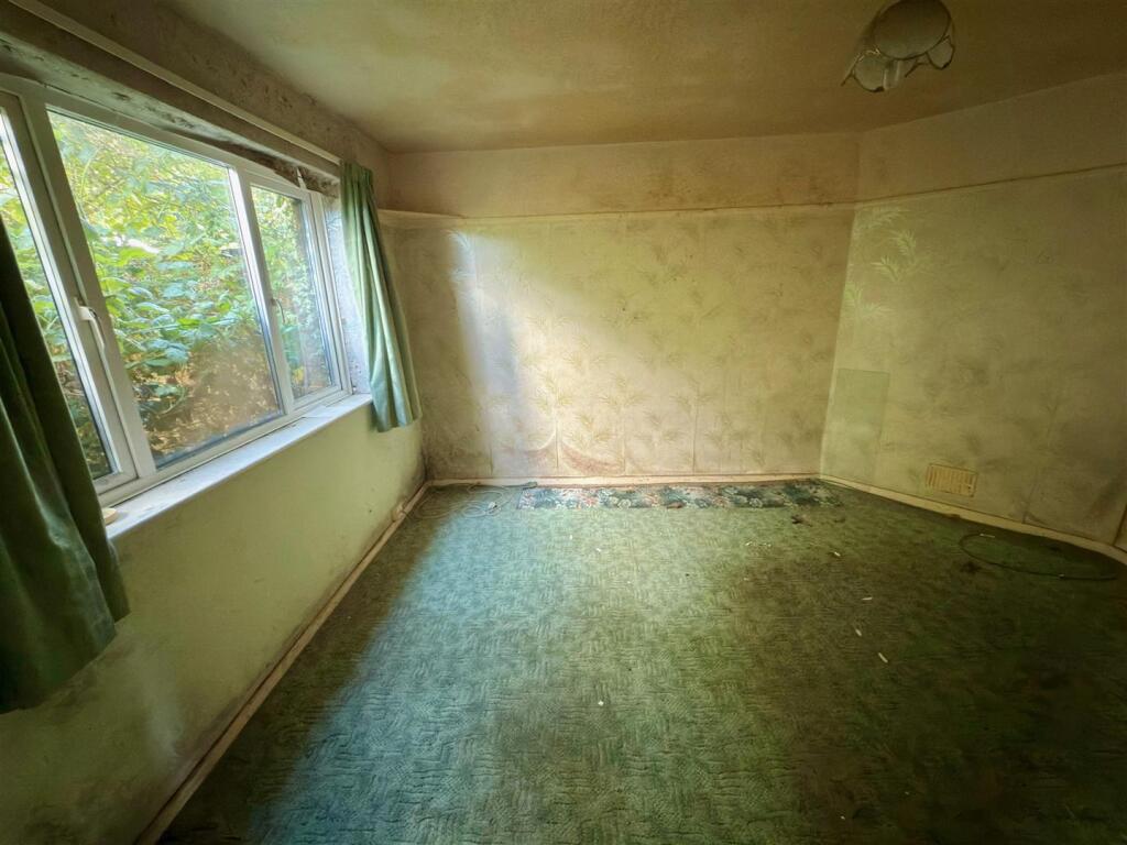 DINING ROOM.jpg