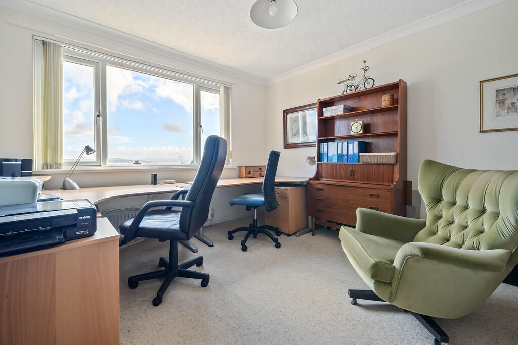 Bedroom 2/Office