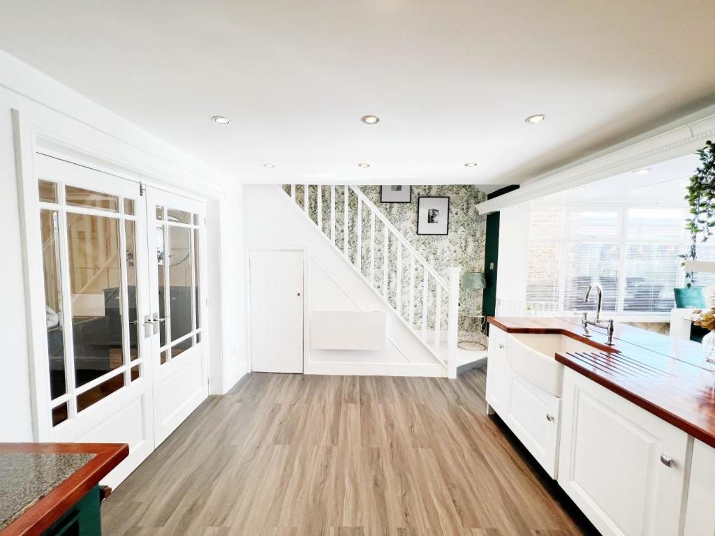 Kitchen pic 6.jpg