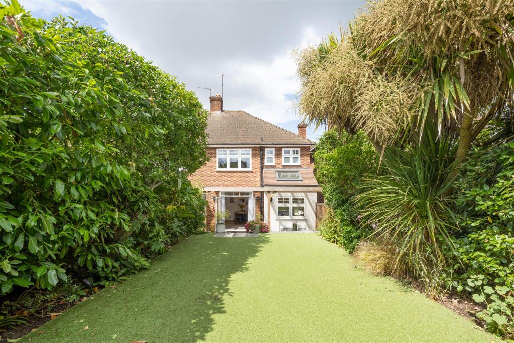 Woodberry Way, E4