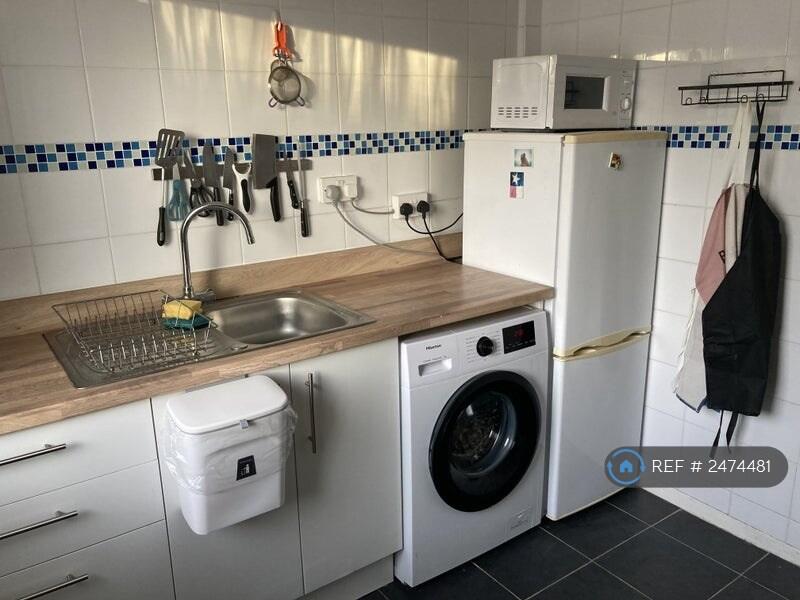 Washing Machine, Fridge/Freeze, Microwave