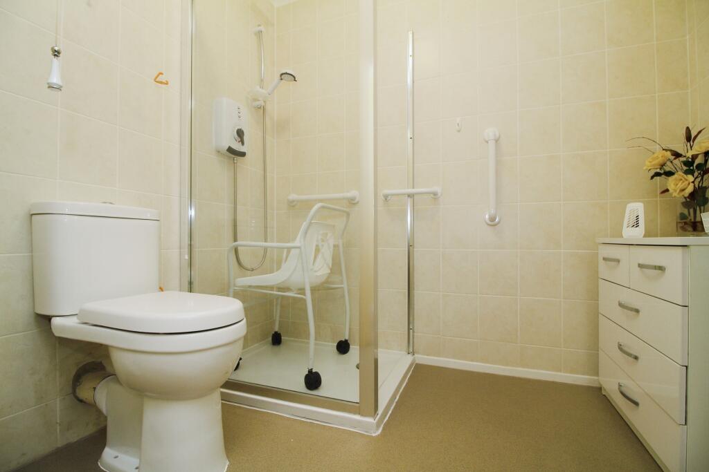 SHOWER ROOM