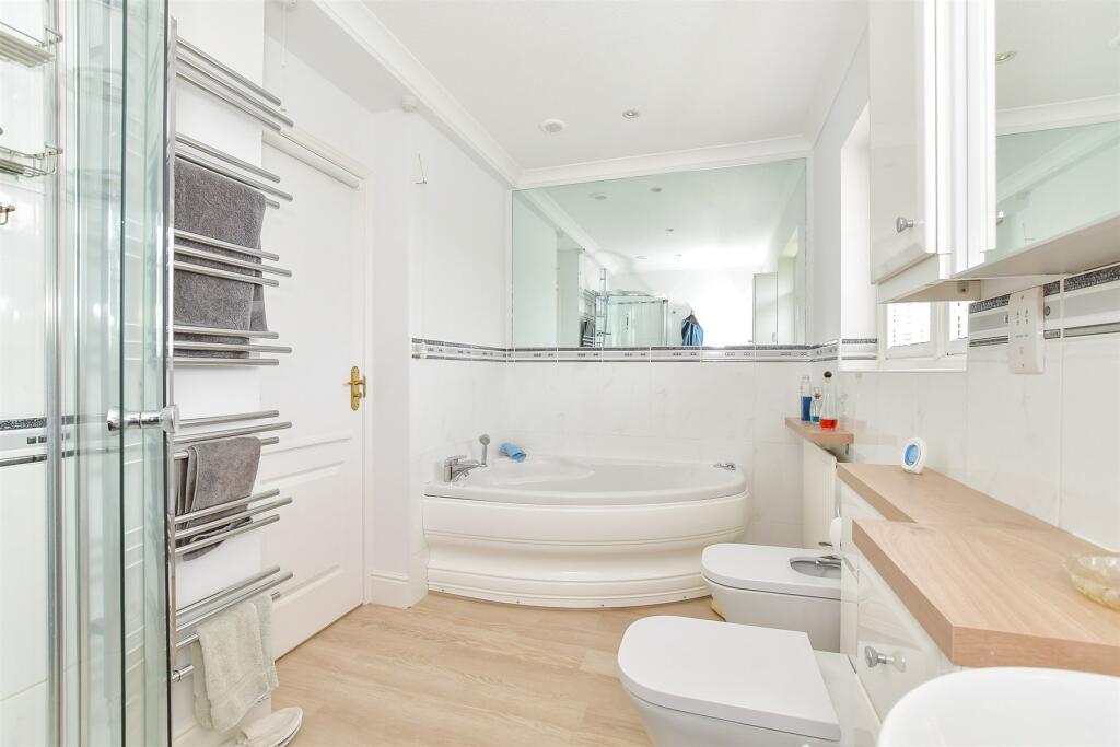 En-Suite Bathroom
