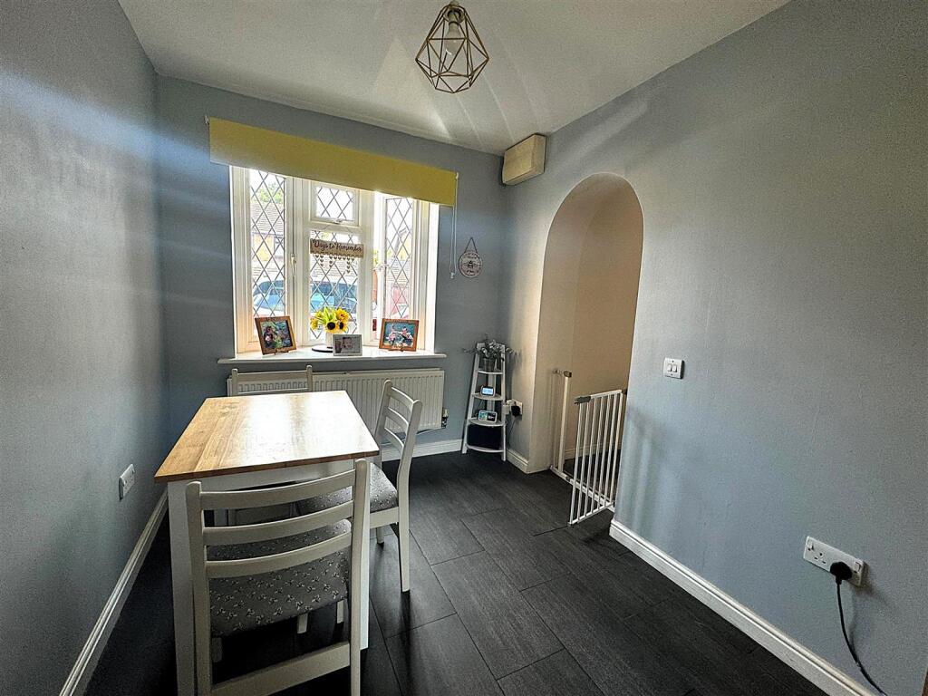 Dining Area.jpg