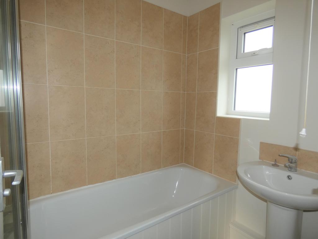 Pic 5 Bathroom.JPG