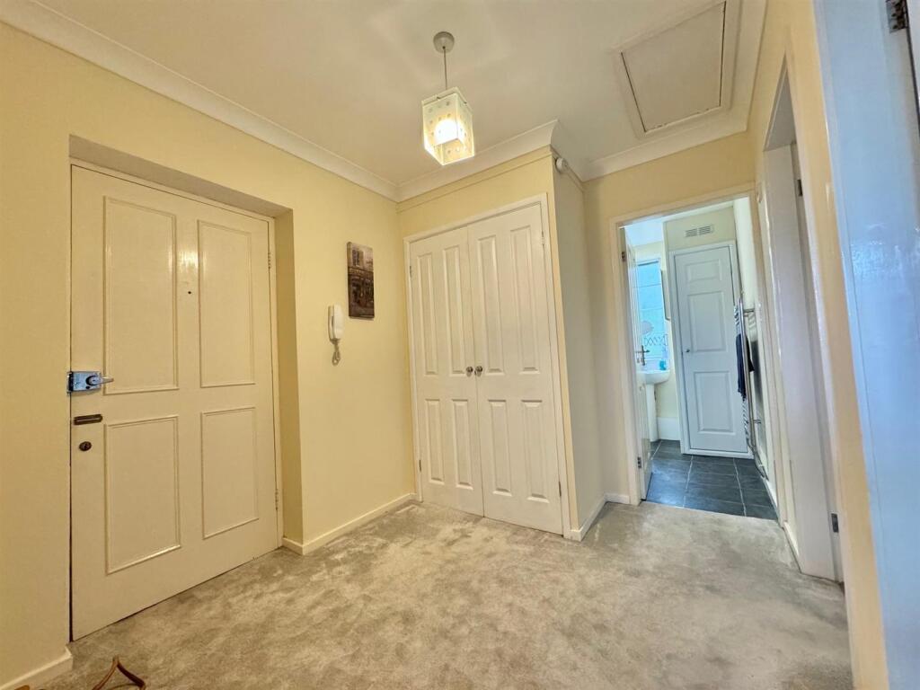 Glen6Hallway.jpg