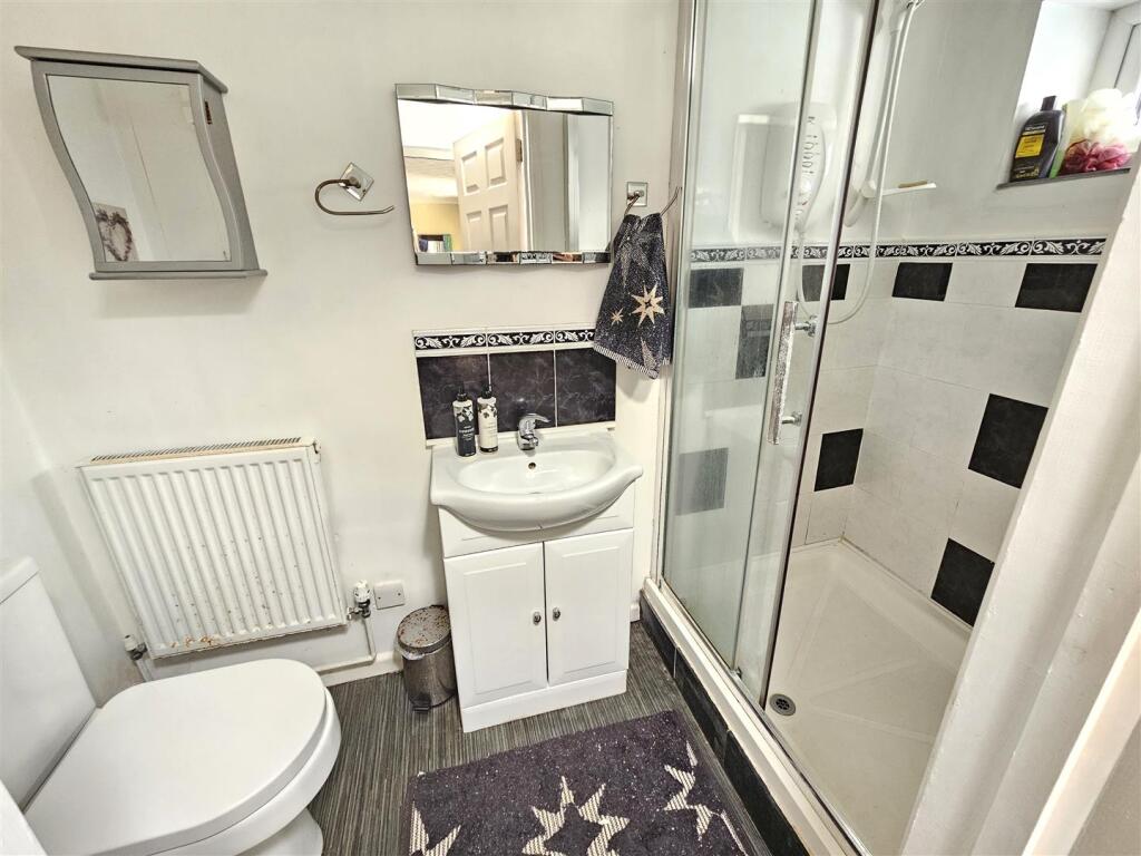 Ground Floor Shower.jpg