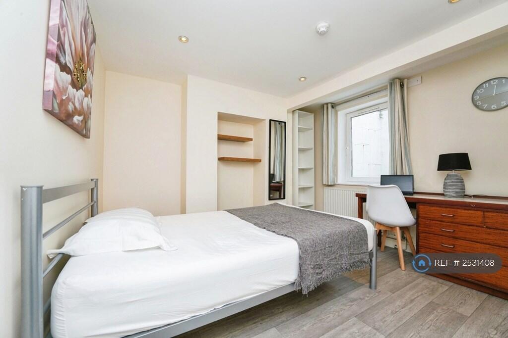 Bedroom 2 (Basement)