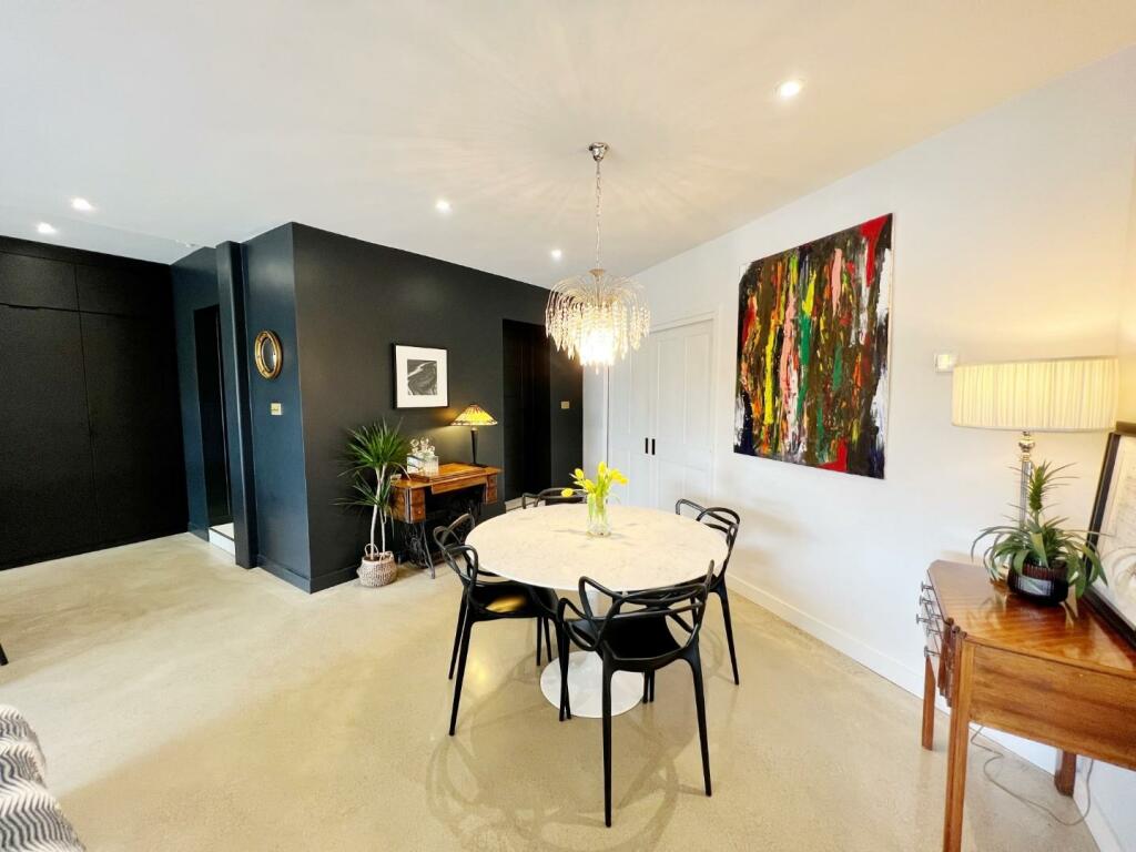 Main Room pic 4.jpg