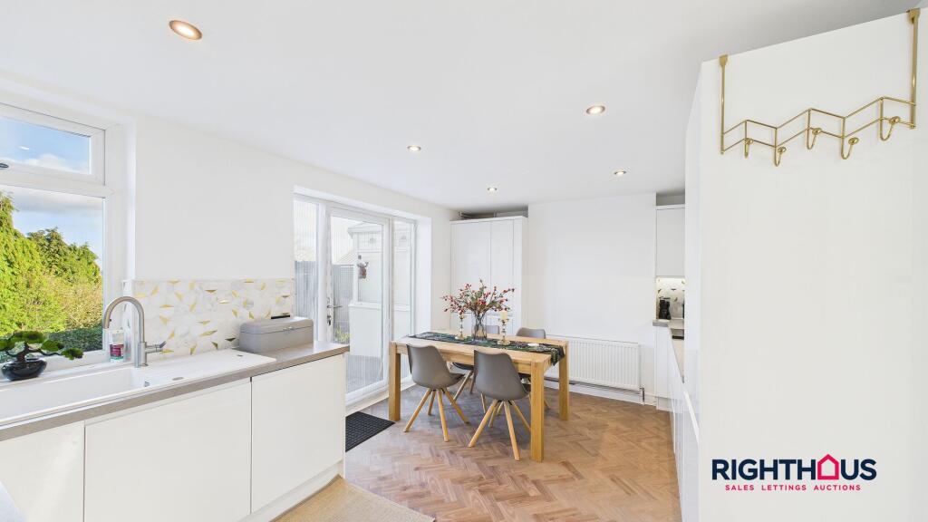 Dining kitchen