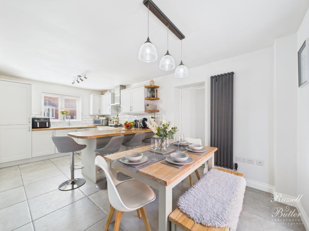 CAM01995G0-PR0322-STILL011