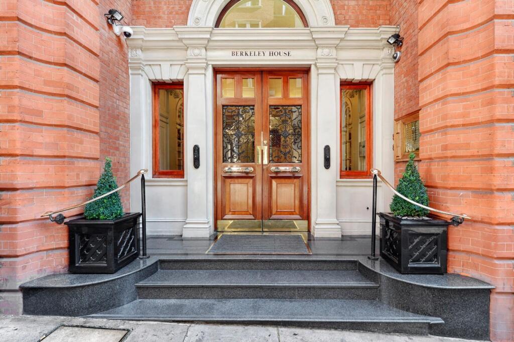 10 Berkeley House (29).jpeg