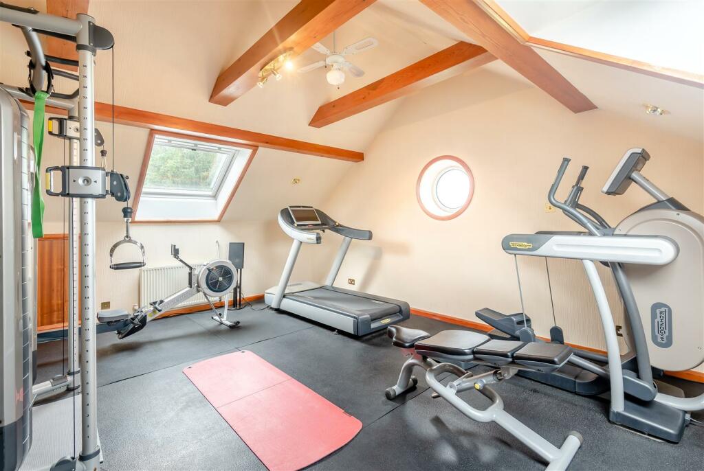 8573874-interior40.jpg