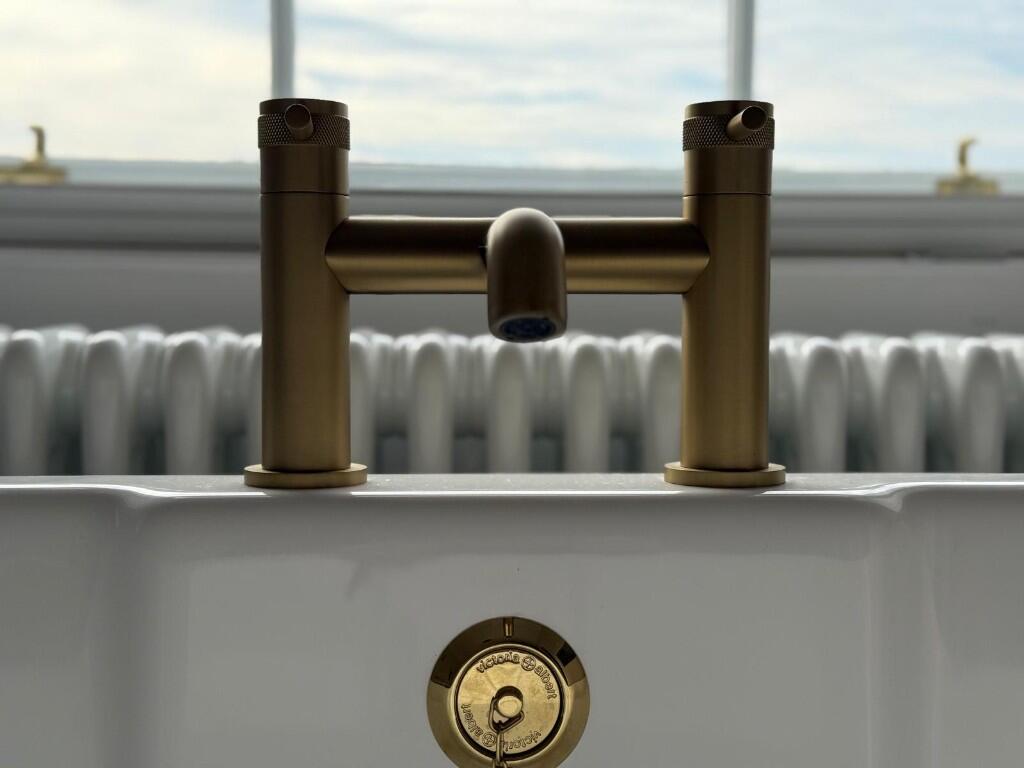 Bath tap