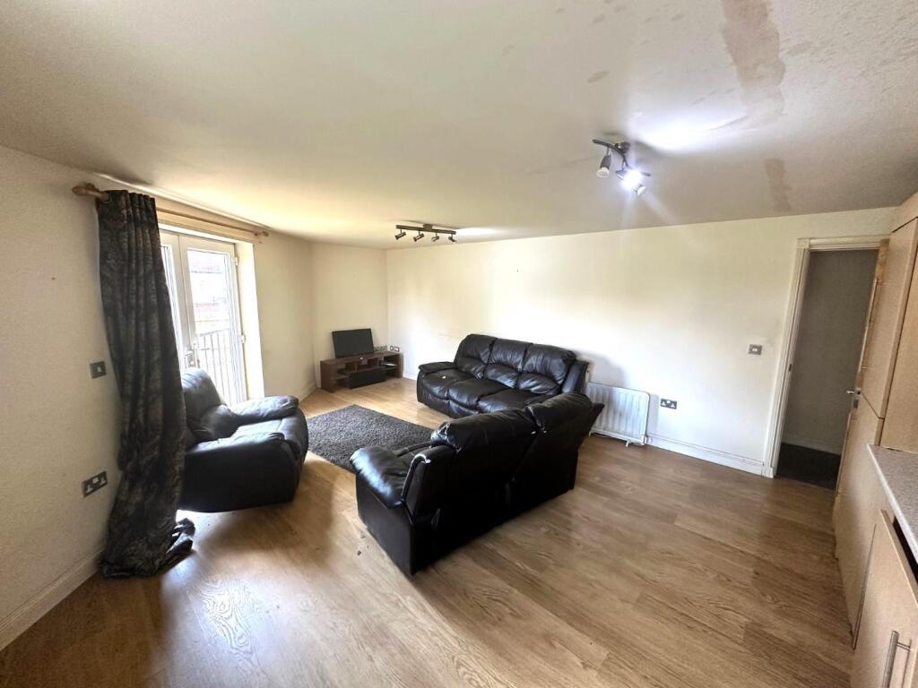 4 park mews living room.jpeg