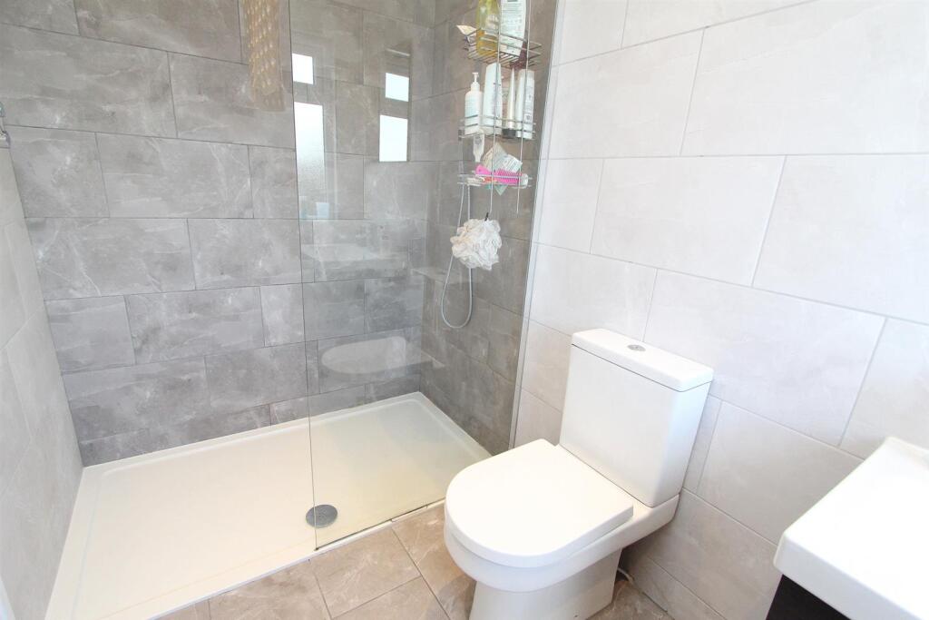 ensuite.jpg