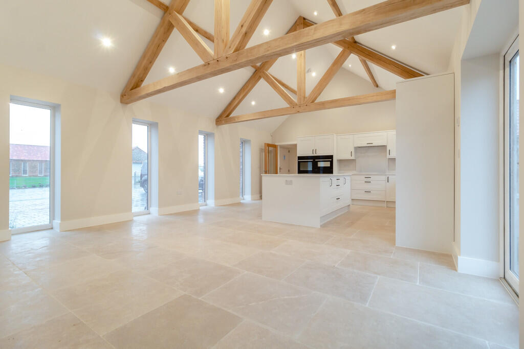 8580553-interior1...