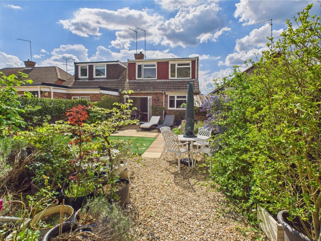 21. CAM04922G0-PR0020-STILL024