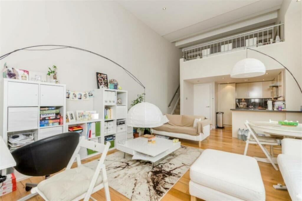 Living room 2-4000