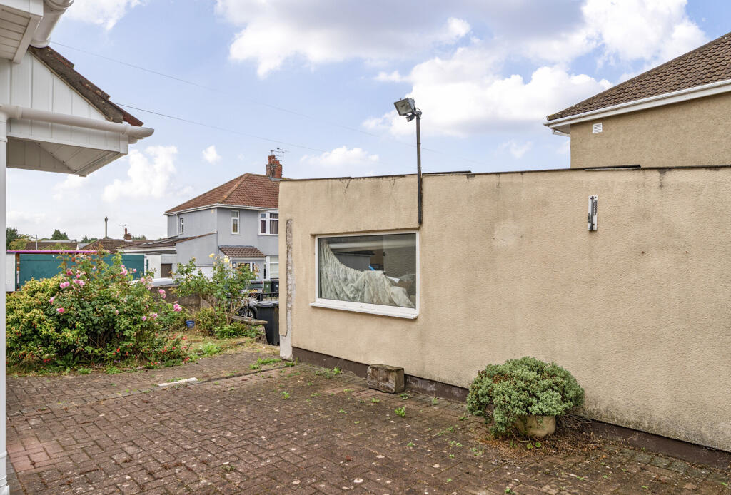 1328550-3-688b2e0...