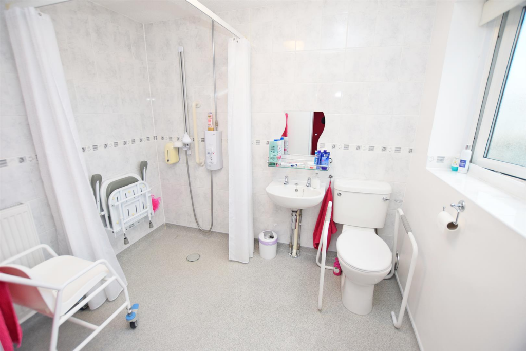 2nd Bedroom En Suite