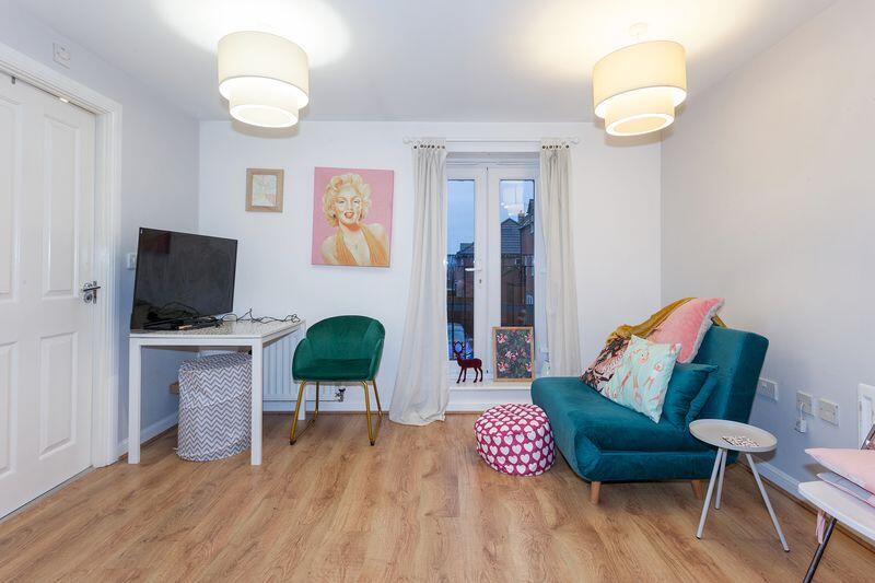 OPEN PLAN KITCHEN/SITTING ROOM