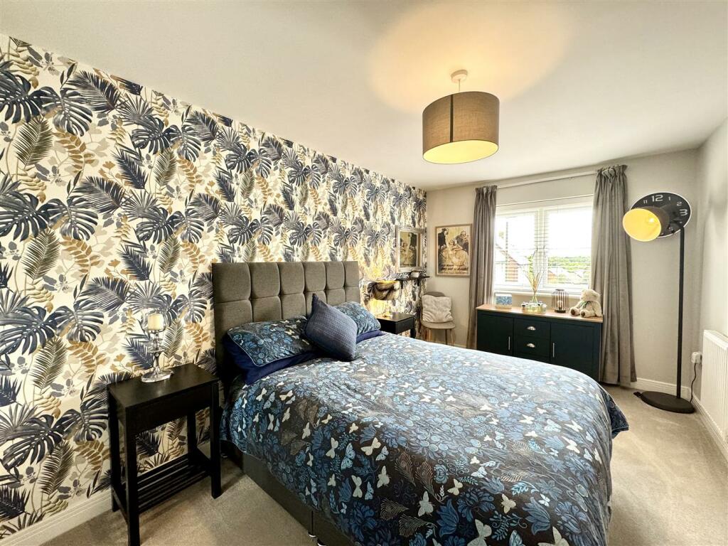 BEDROOM 2