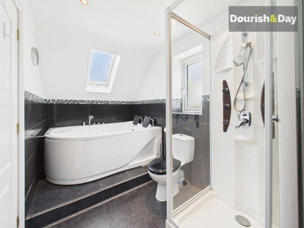 Attic En-Suite