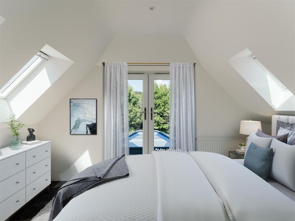 hollow oak bedroom 1 new (2).jpg