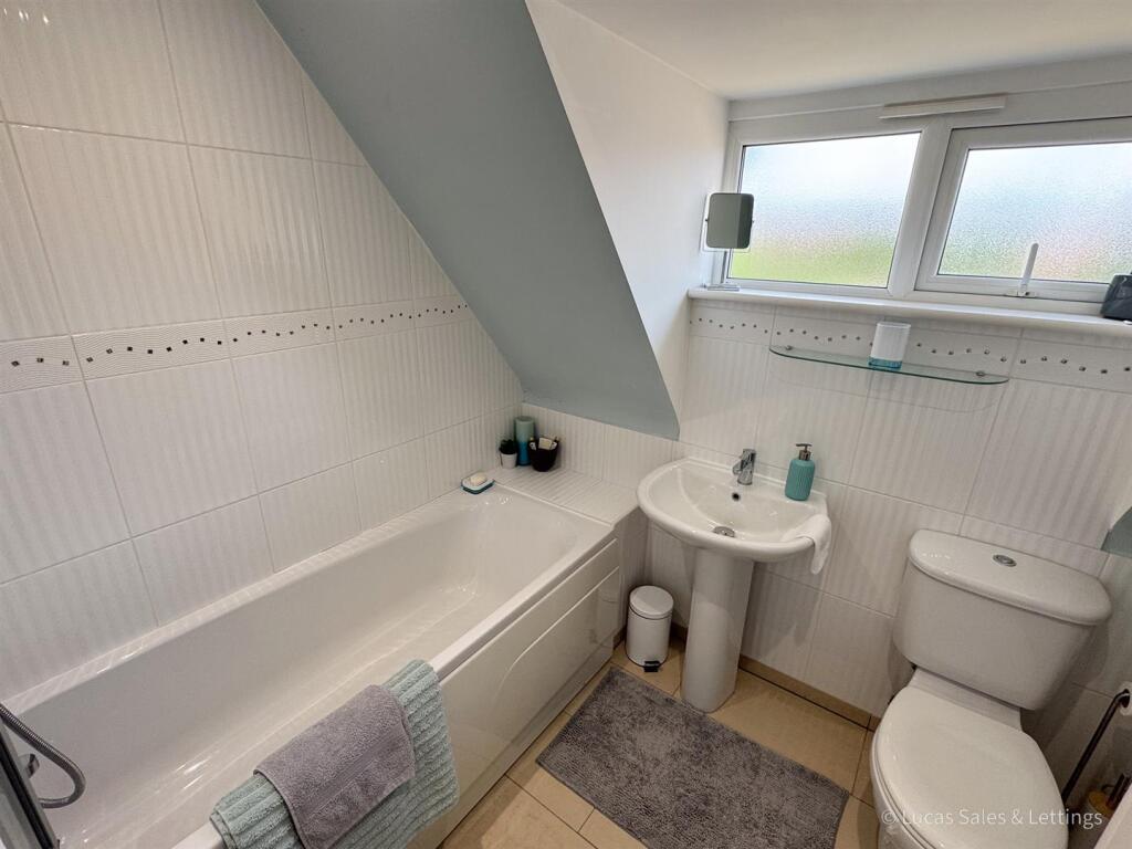 1 Caswell Close Kettering-24.jpg
