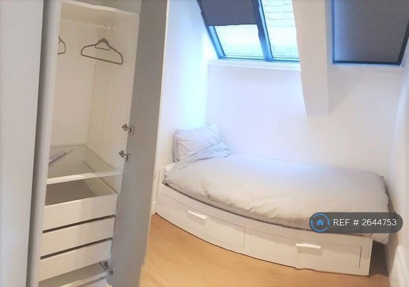 Spare Bedroom/ Office