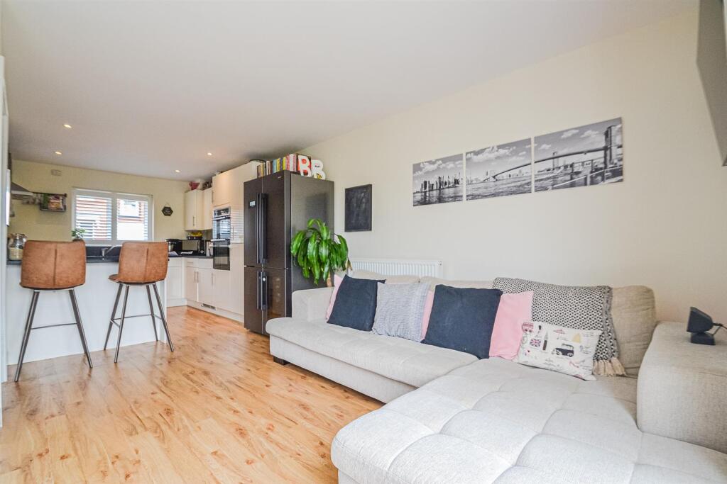 Family Room &amp; Breakfast Kitchen