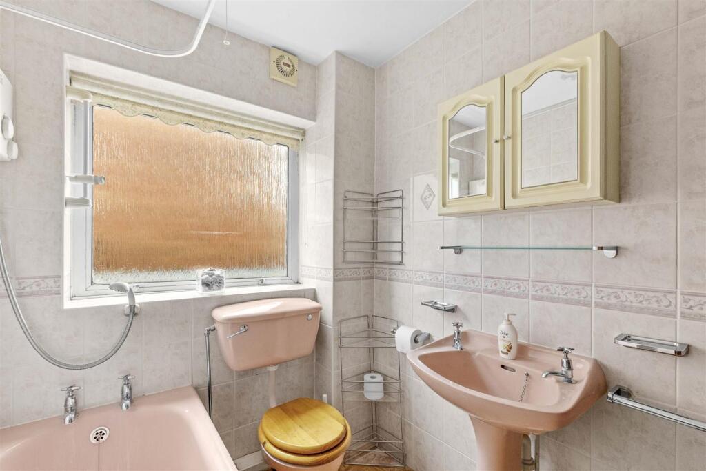5 Southfield Drive, HP15 6NP (LOW RES)-2.jpg