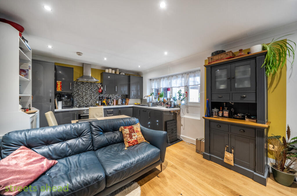 a426539e-efb8-48e...