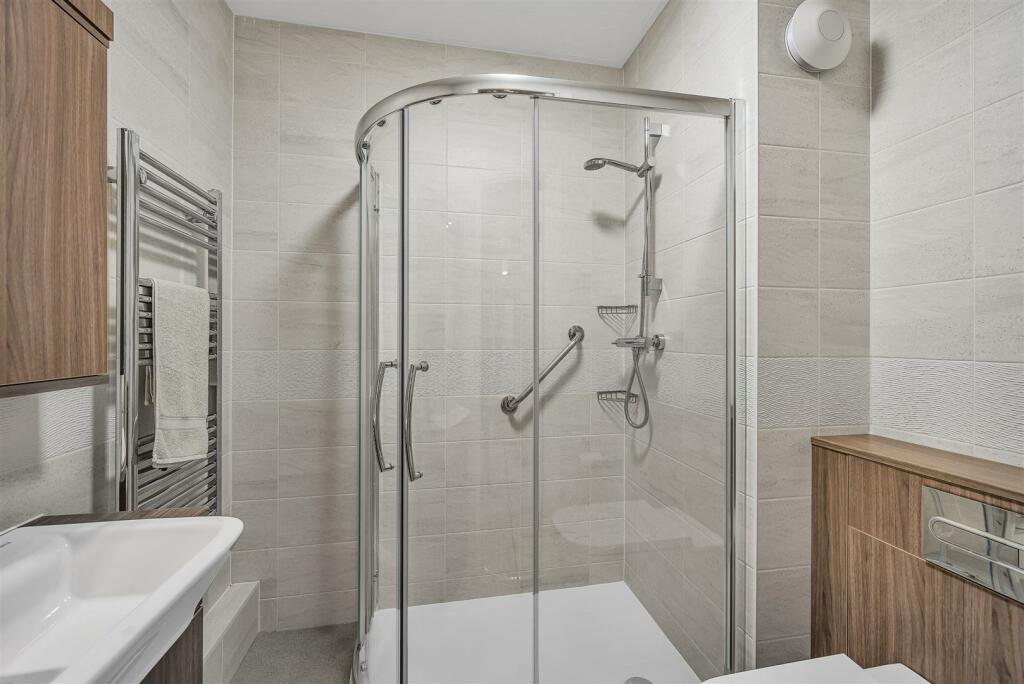 Shower Room.jpg