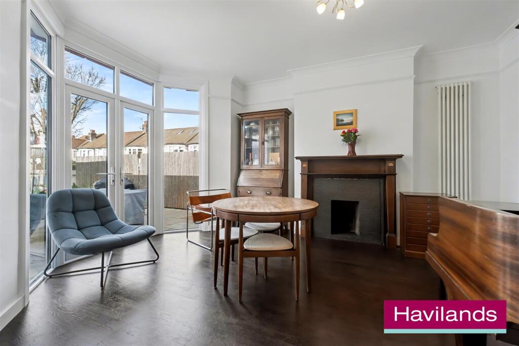 Wolves Lane N13 6DR-5.jpg