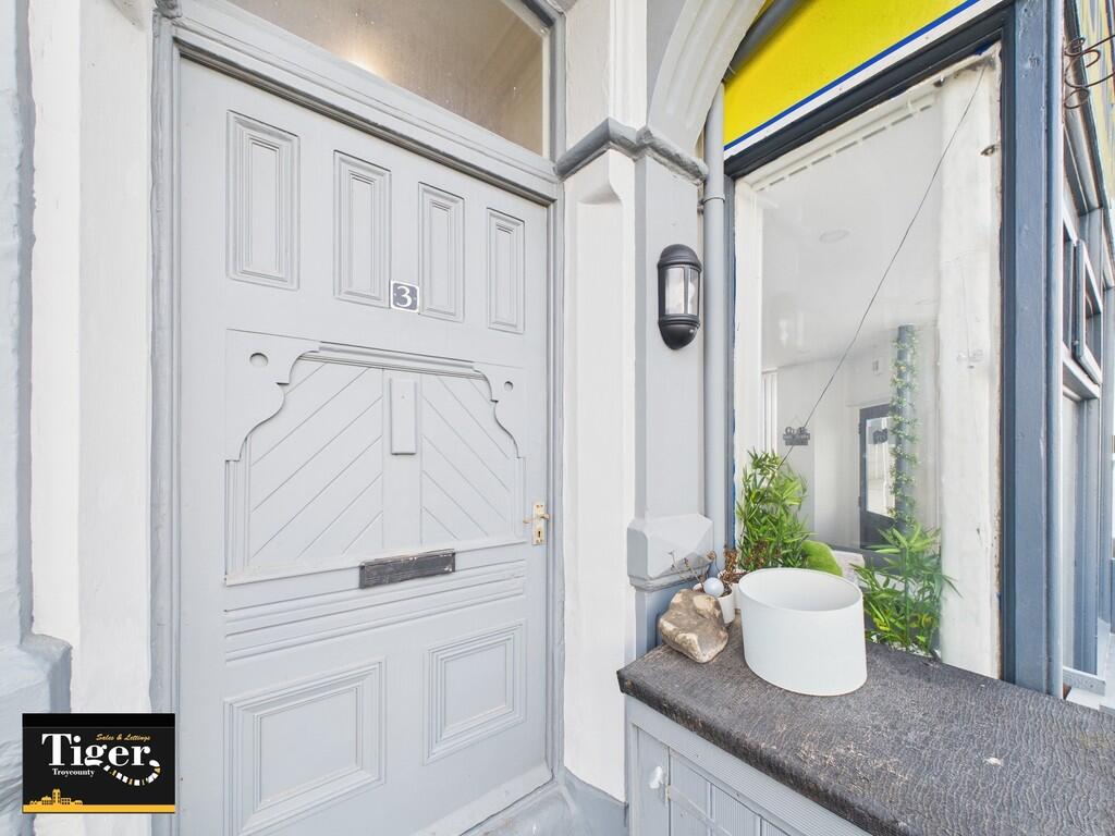 CAM02176G0-PR0498...