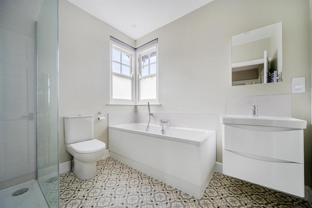 family bathroom .jpg