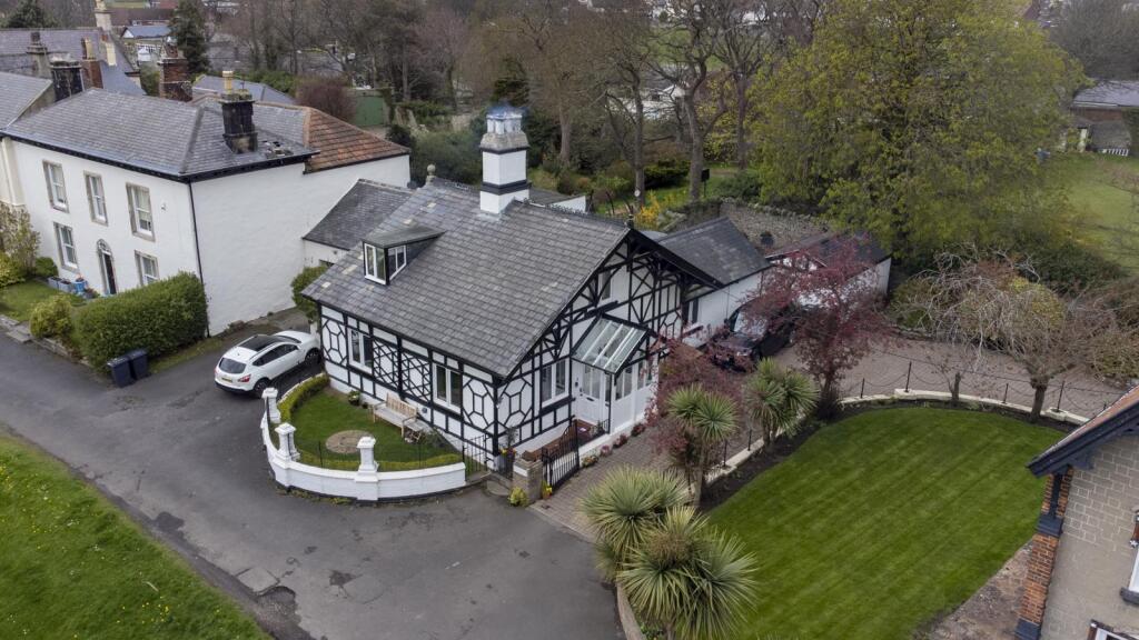 Whitburn House Lodge-03.jpg